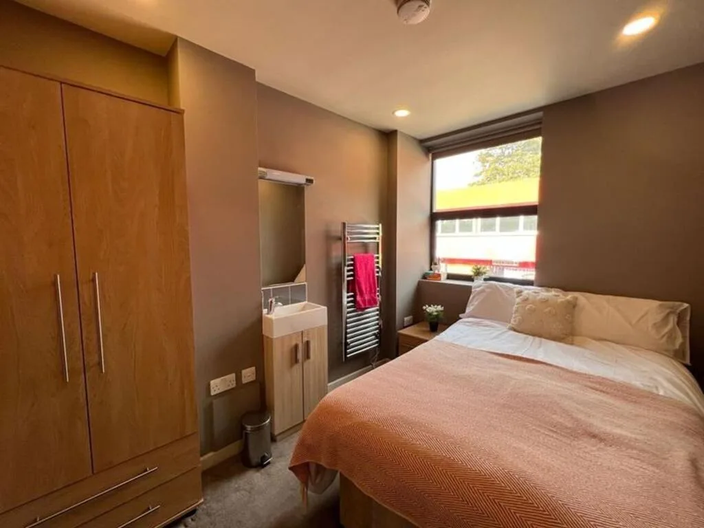 8 bedroom house for rent