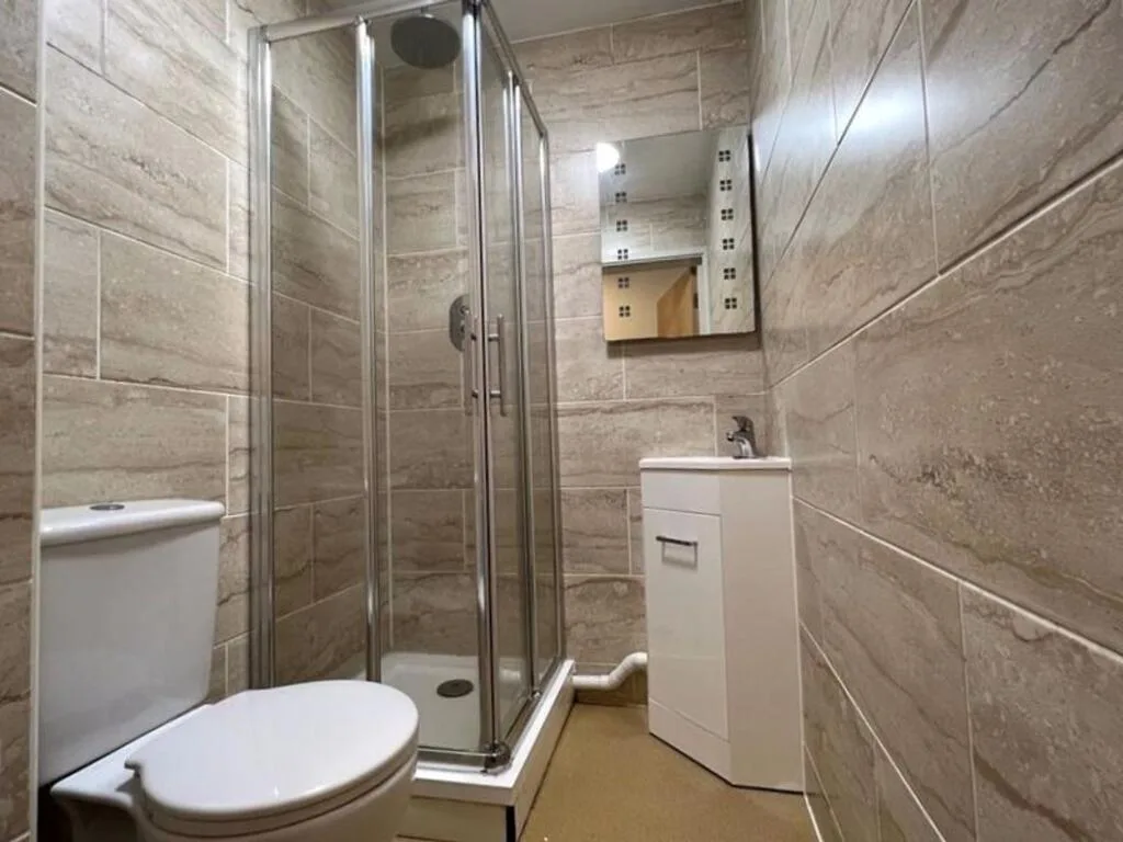 8 bedroom house for rent