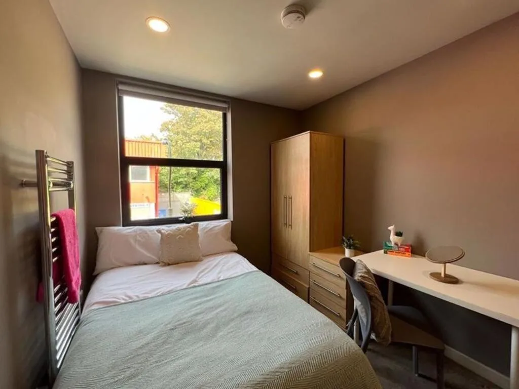 8 bedroom house for rent