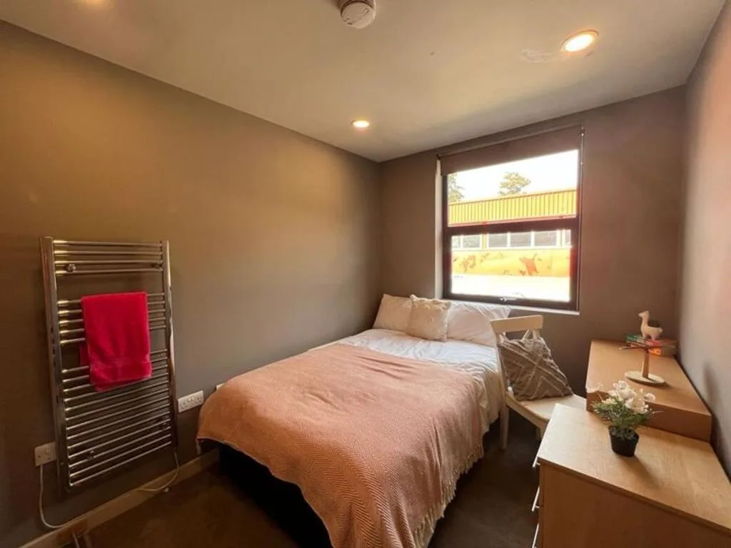 8 bedroom house for rent