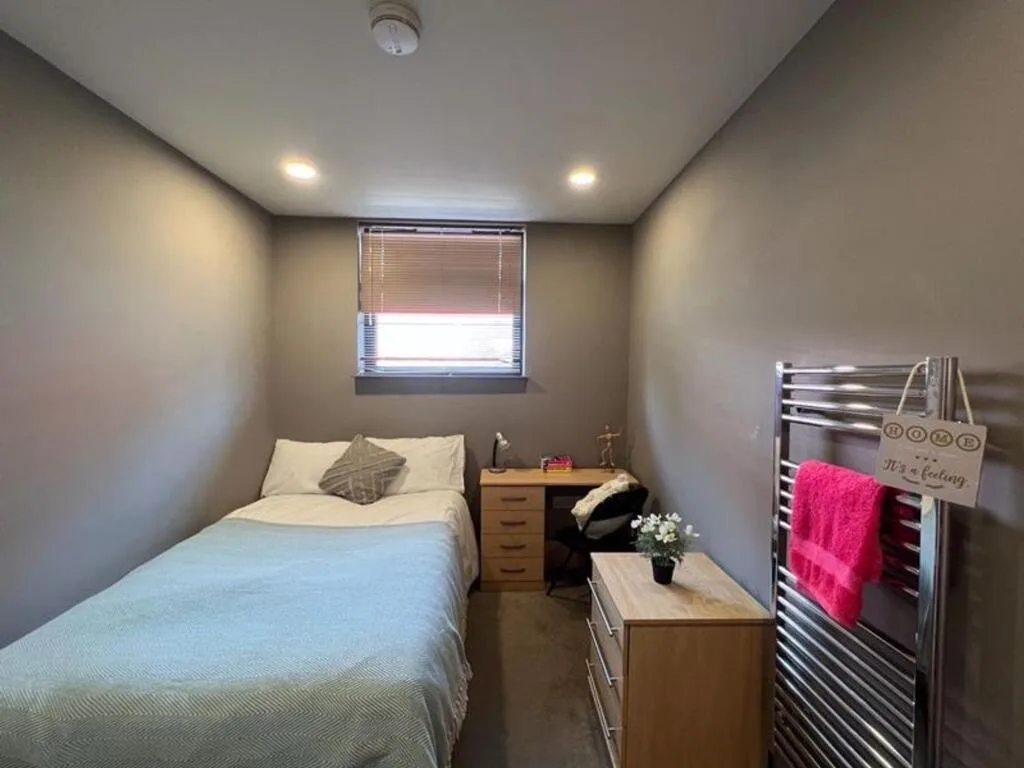 8 bedroom house for rent