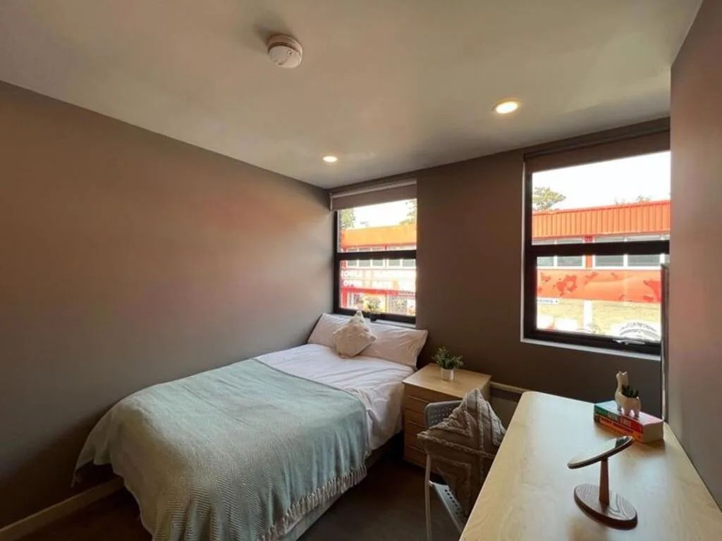 8 bedroom house for rent