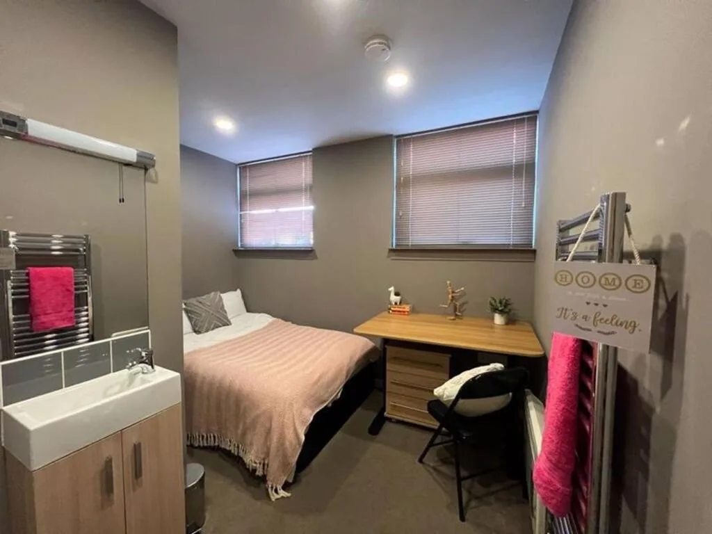 8 bedroom house for rent