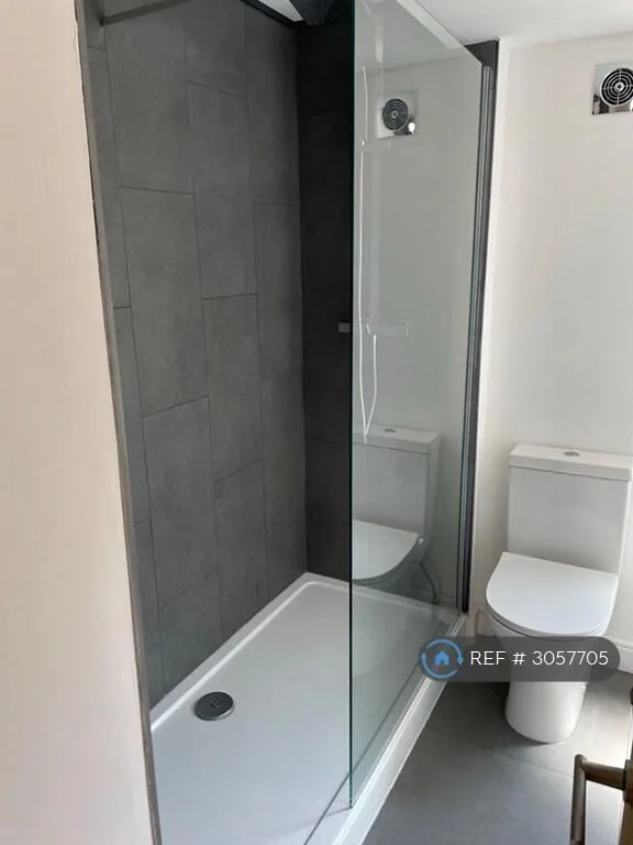 2 bedroom maisonette for rent