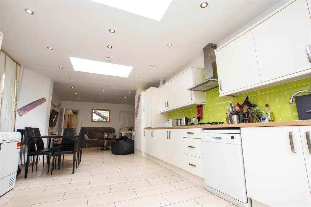 5 bedroom apartment for rent