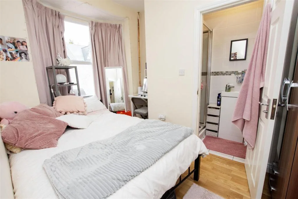 5 bedroom apartment for rent