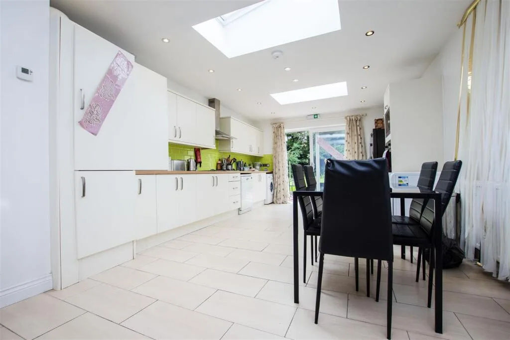 5 bedroom apartment for rent