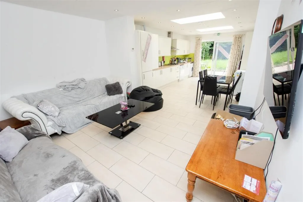 5 bedroom apartment for rent