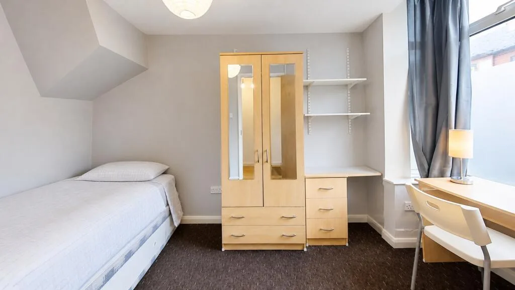 6 bedroom terraced house for rent