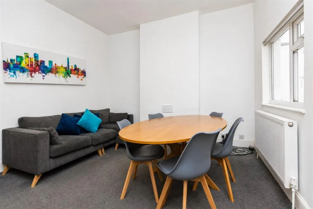 5 bedroom house for rent