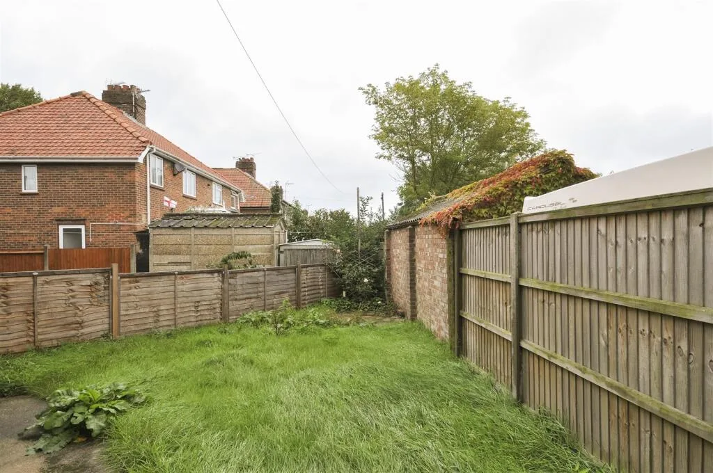 3 bedroom semi-detached house for rent