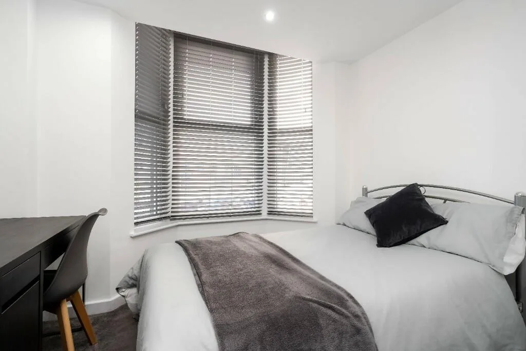 6 bedroom house for rent