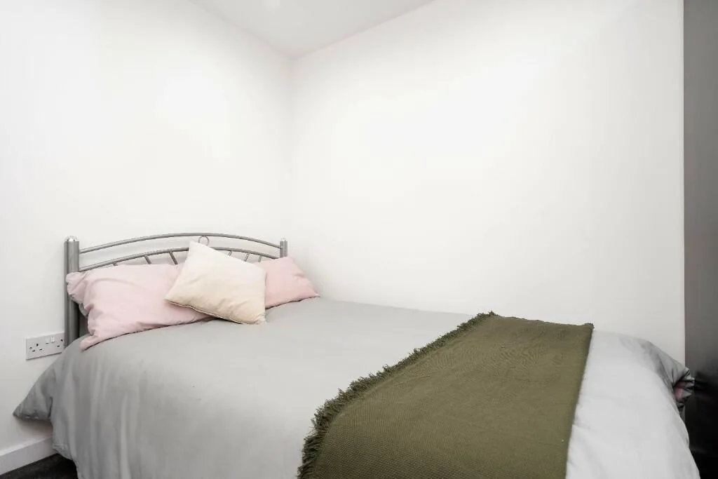 6 bedroom house for rent