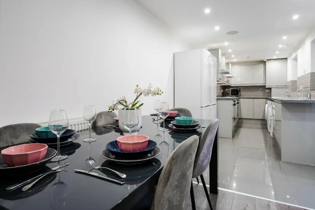 6 bedroom house for rent