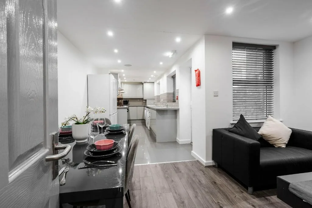 6 bedroom house for rent