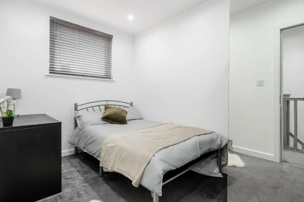 6 bedroom house for rent