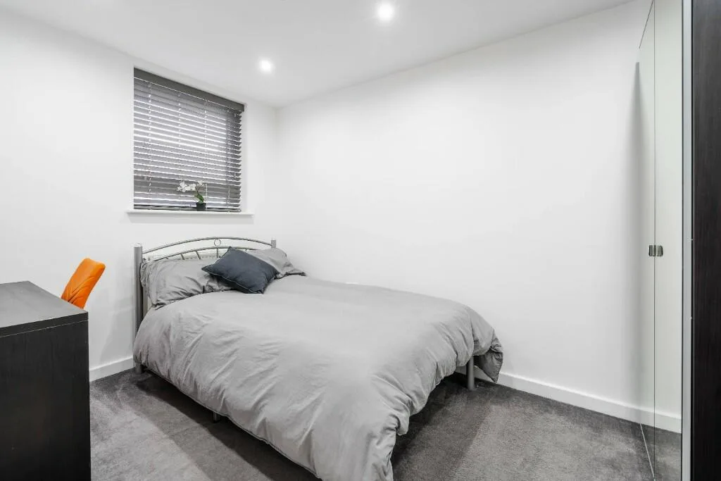 6 bedroom house for rent