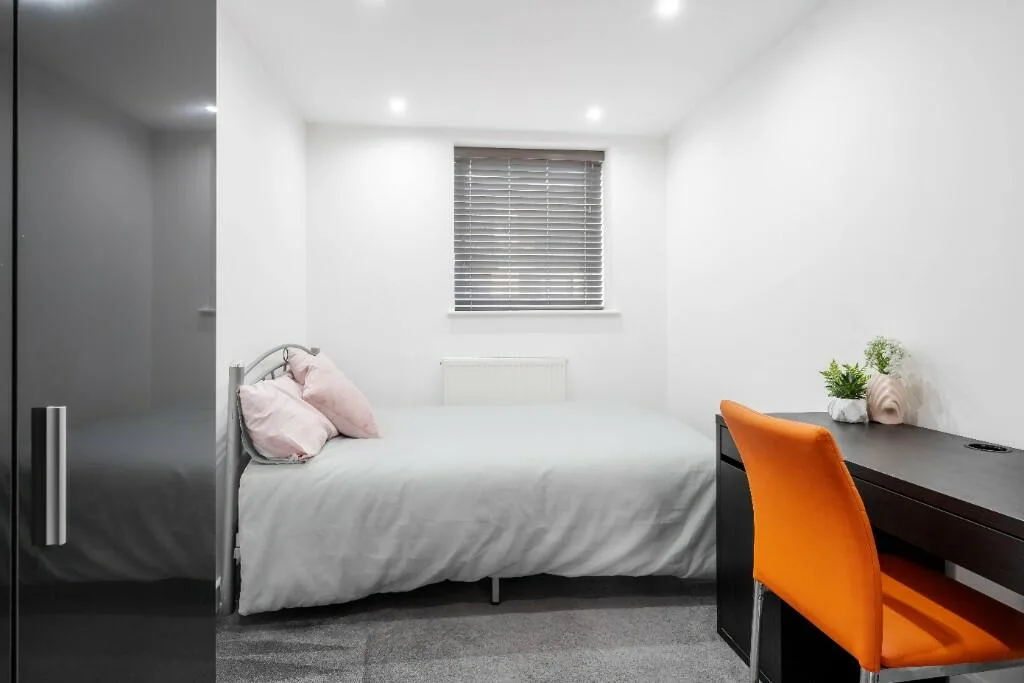 6 bedroom house for rent