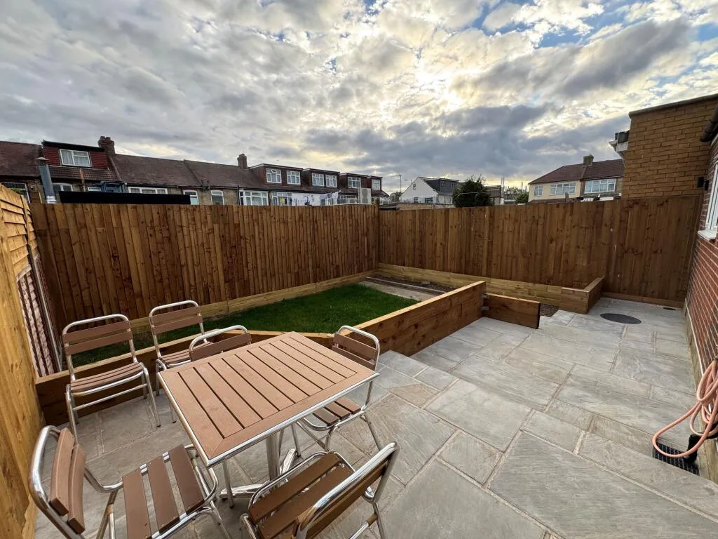 3 bedroom end of terrace house for rent