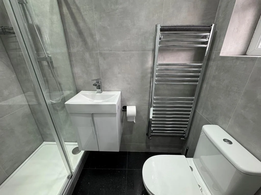 3 bedroom end of terrace house for rent