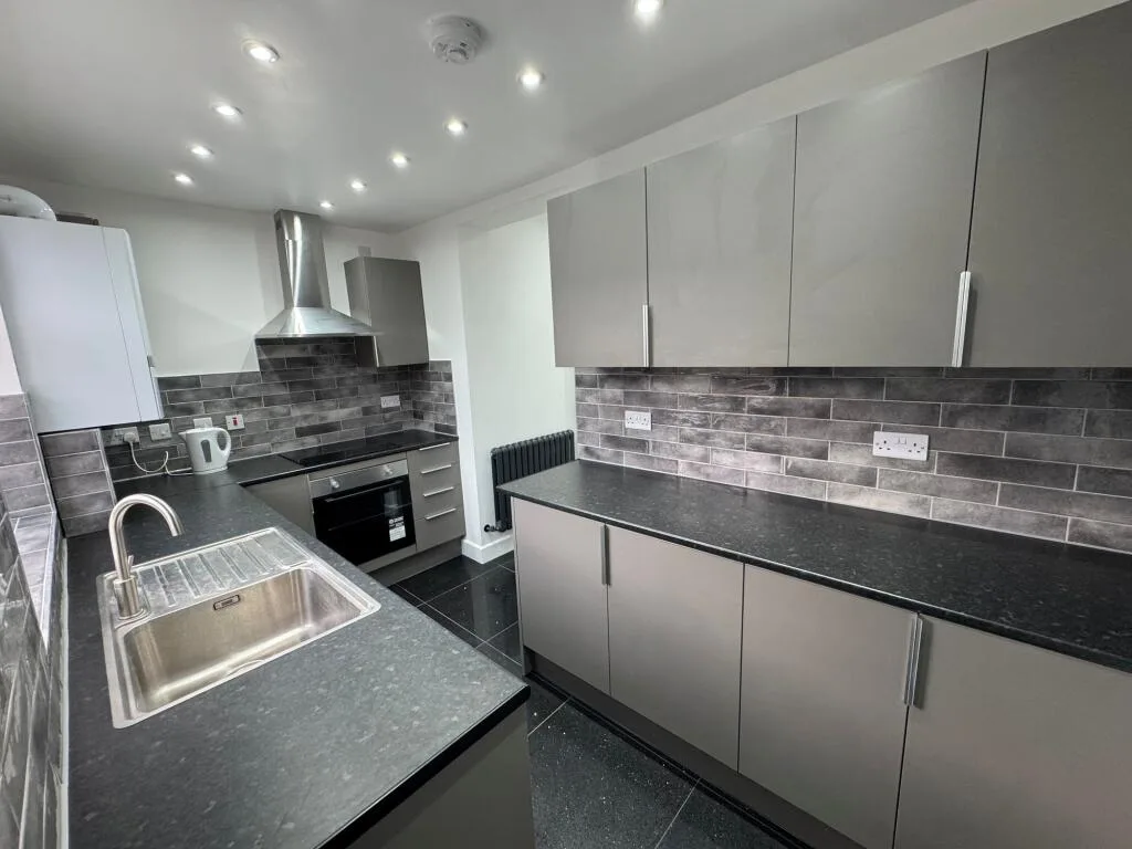 3 bedroom end of terrace house for rent