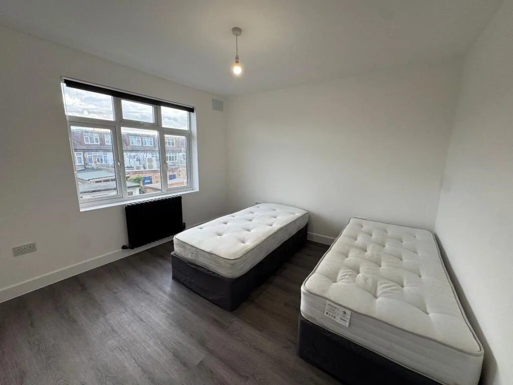 3 bedroom end of terrace house for rent