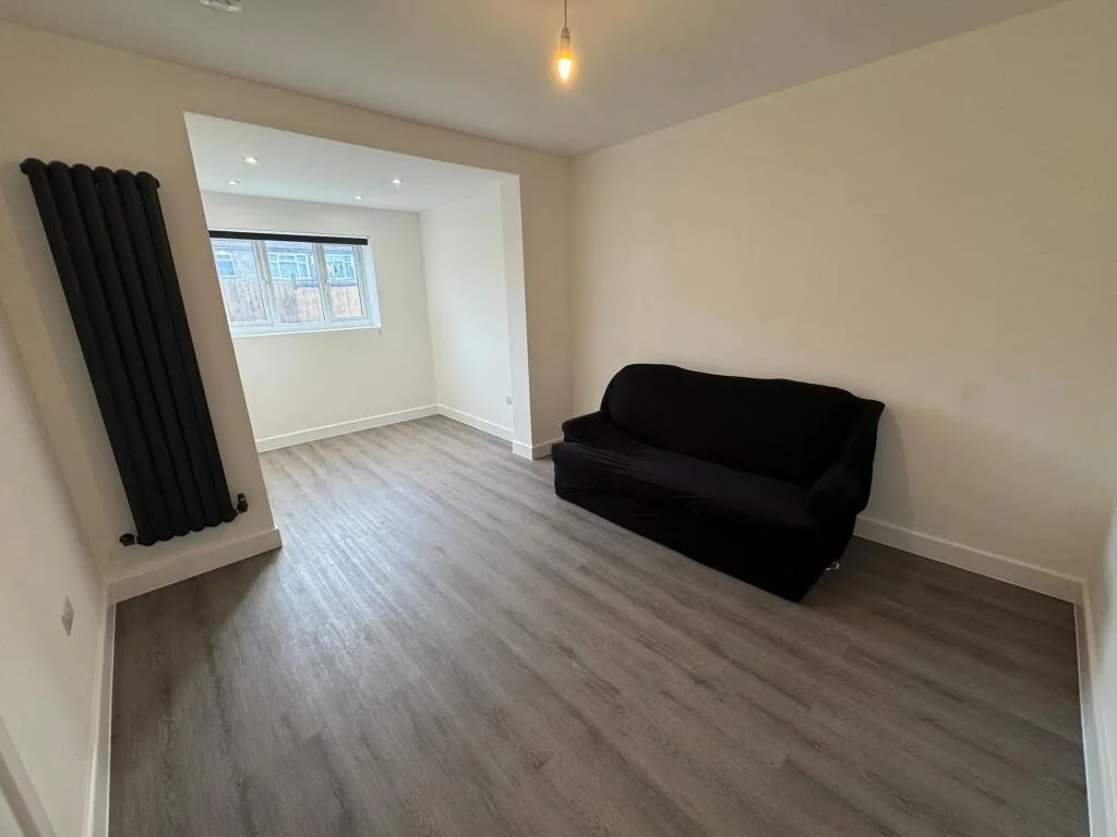 3 bedroom end of terrace house for rent