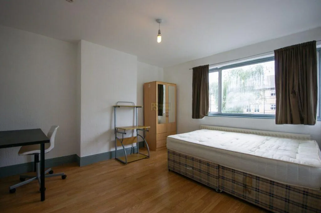 5 bedroom end of terrace house for rent