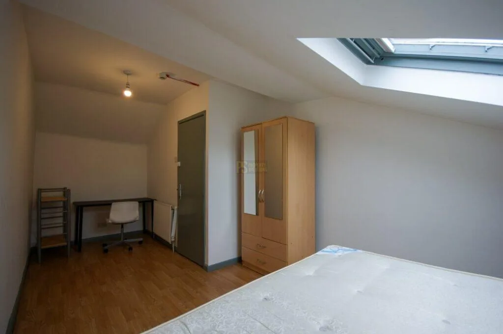 5 bedroom end of terrace house for rent
