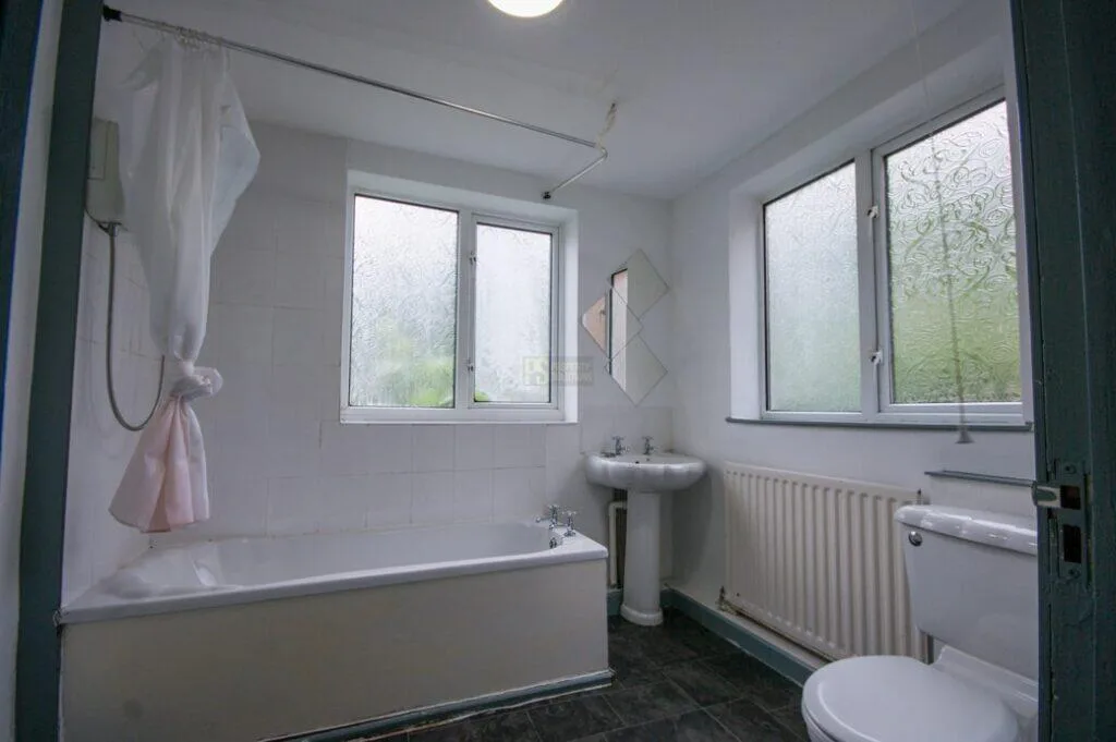 5 bedroom end of terrace house for rent