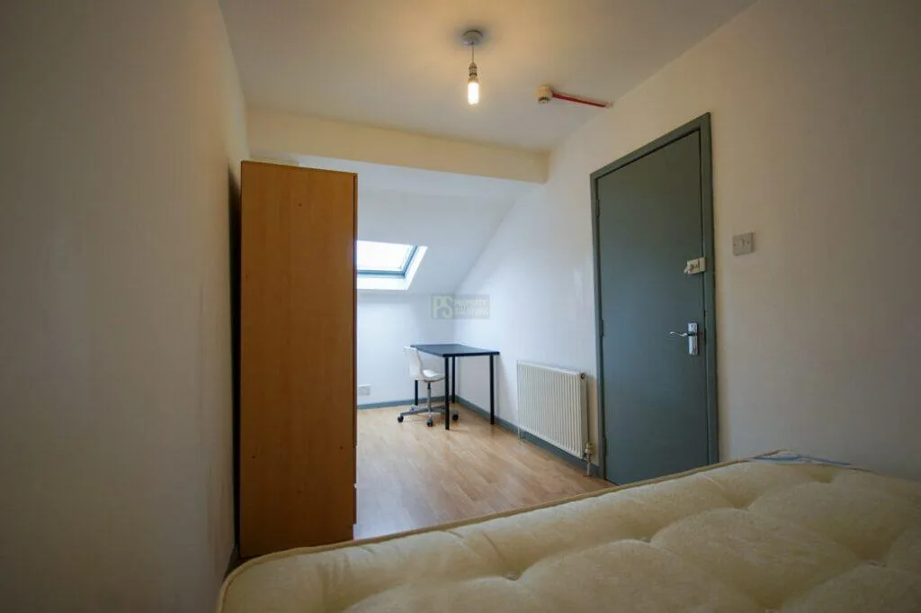 5 bedroom end of terrace house for rent