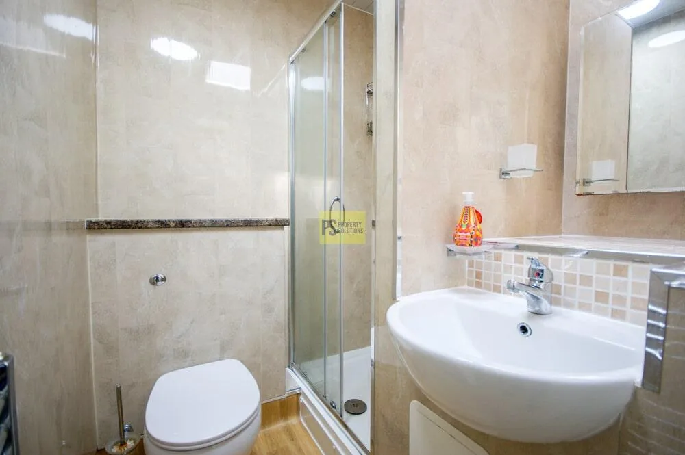 6 bedroom terraced house for rent