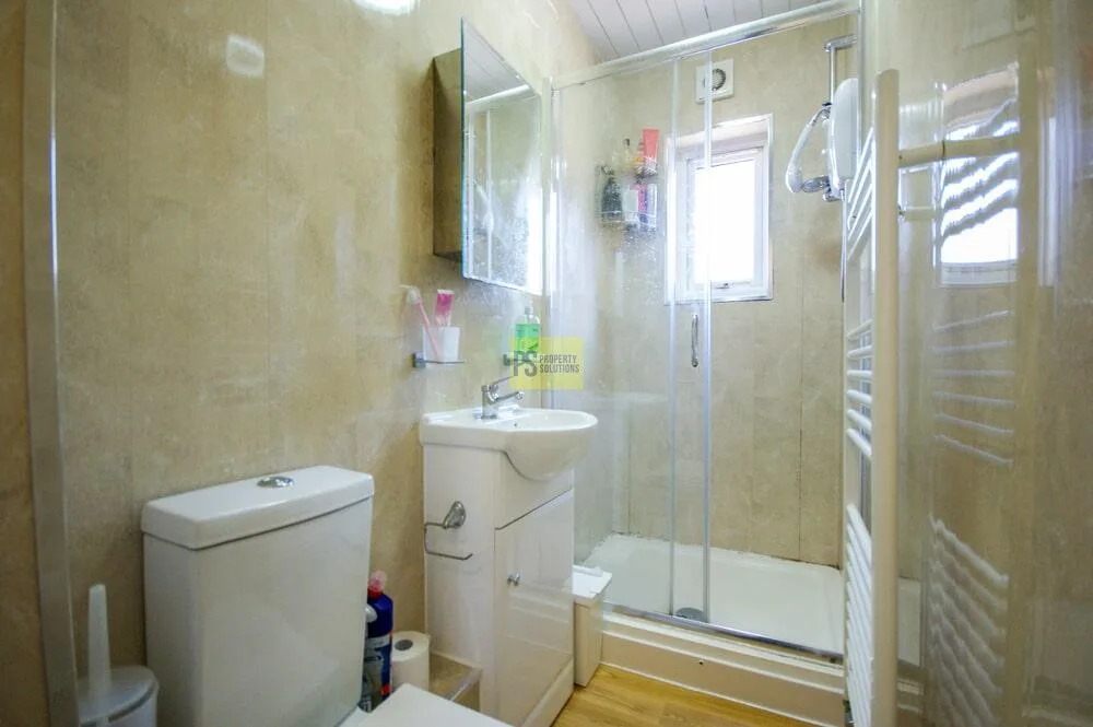 6 bedroom terraced house for rent