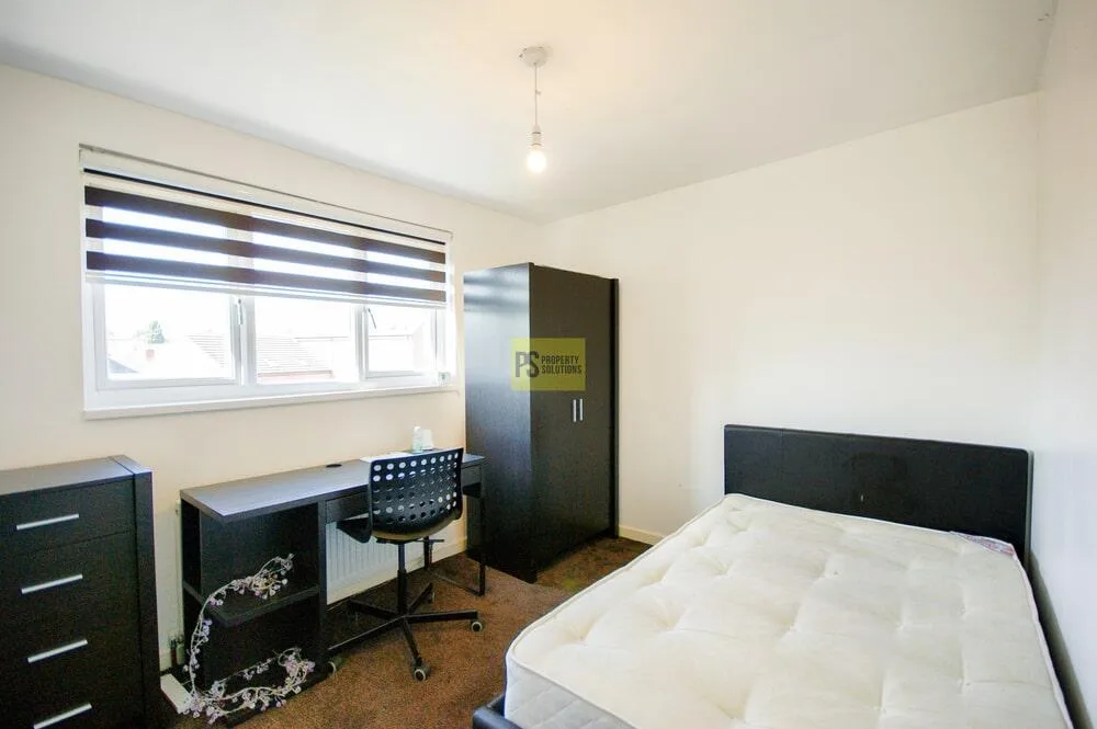 6 bedroom terraced house for rent