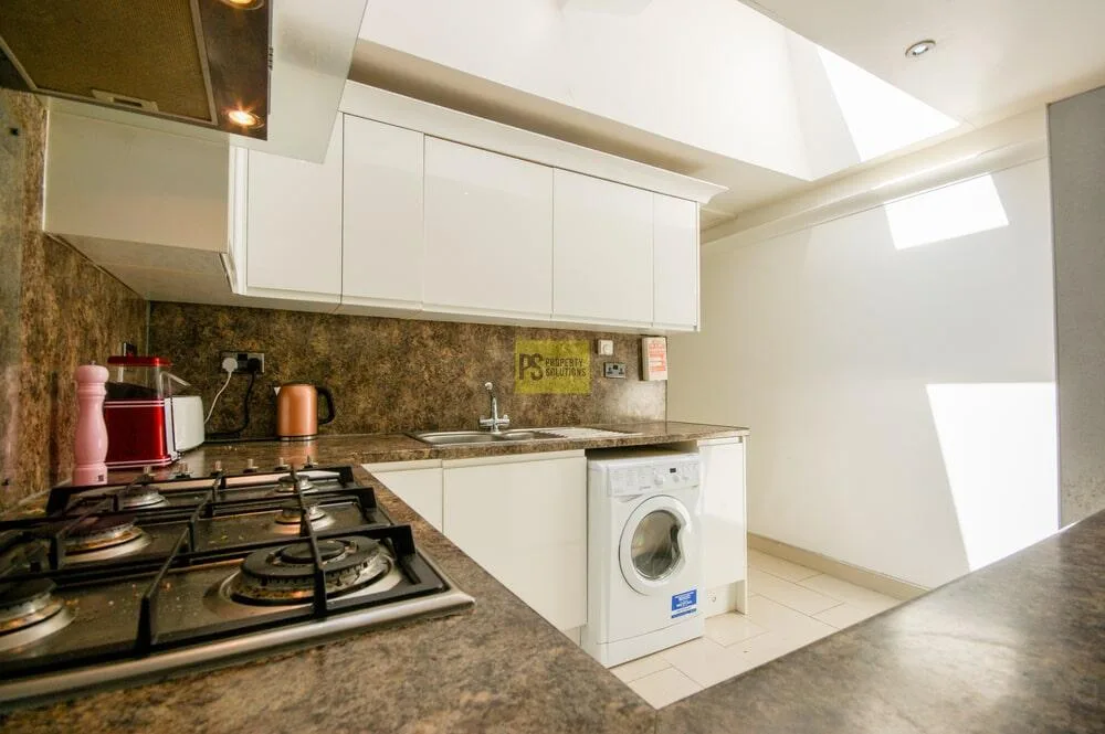 6 bedroom terraced house for rent