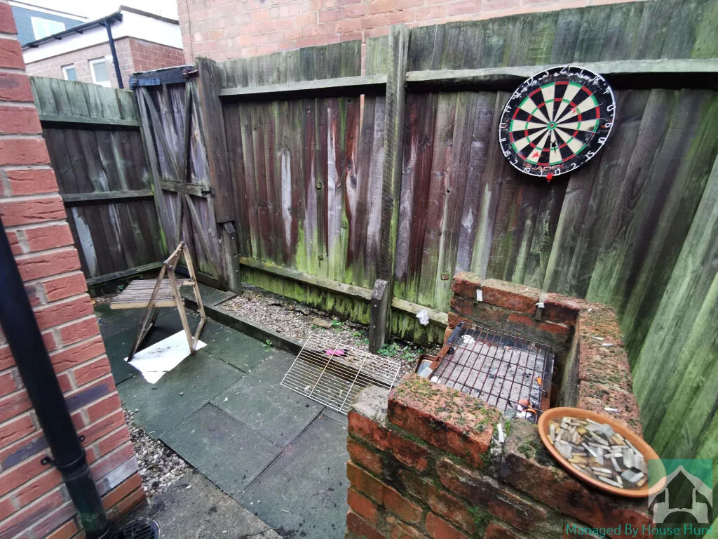 5 bedroom end of terrace house for rent