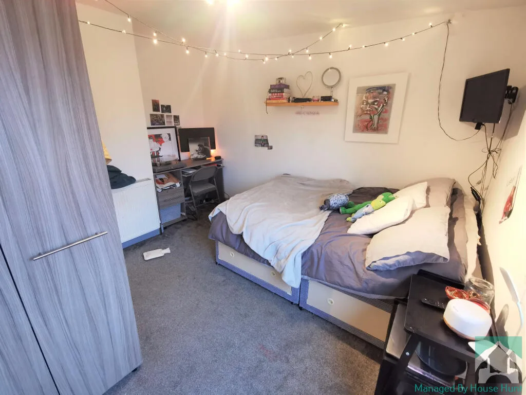 5 bedroom end of terrace house for rent