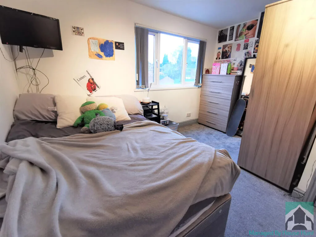 5 bedroom end of terrace house for rent
