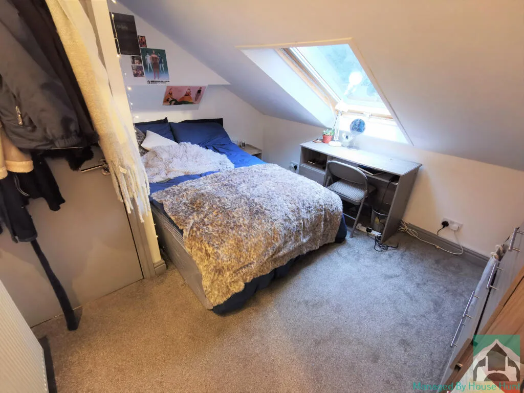 5 bedroom end of terrace house for rent