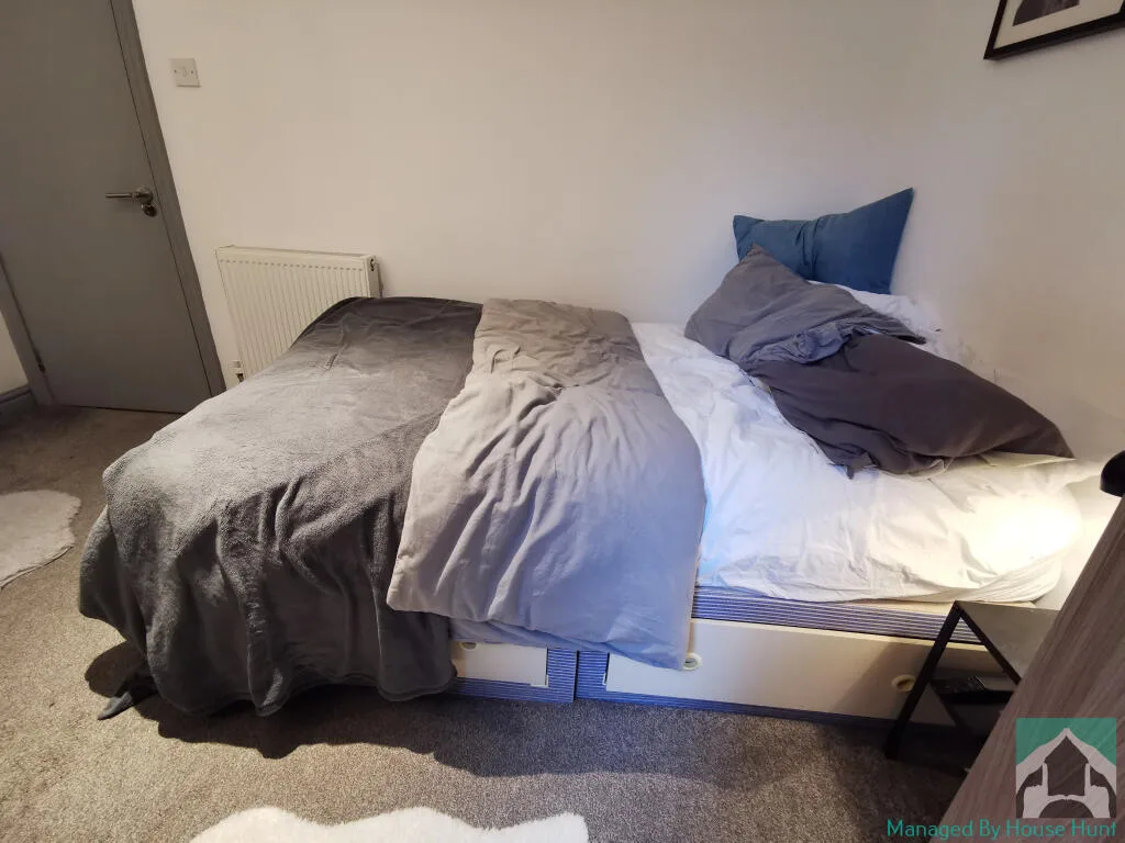 5 bedroom end of terrace house for rent