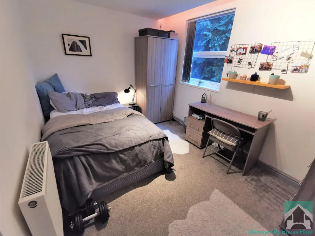 5 bedroom end of terrace house for rent