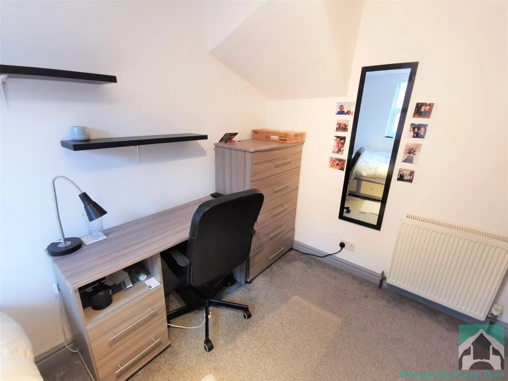 5 bedroom end of terrace house for rent