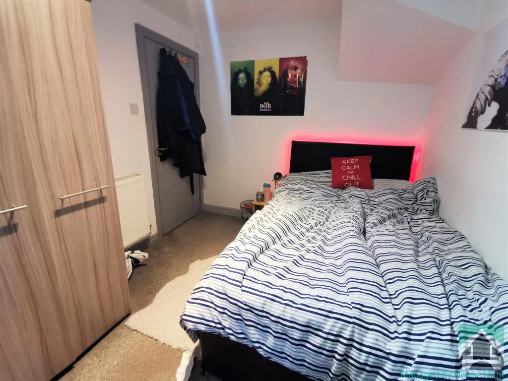 5 bedroom end of terrace house for rent