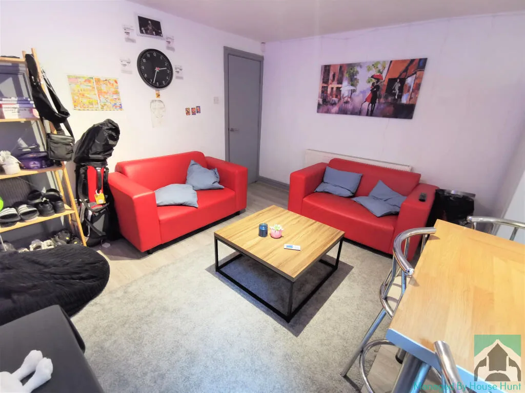 5 bedroom end of terrace house for rent