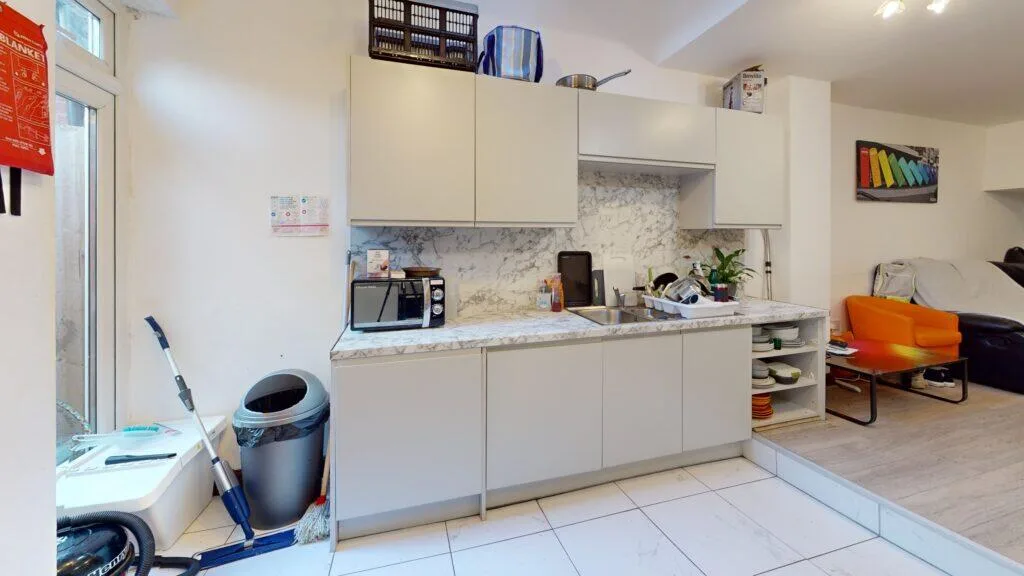 6 bedroom terraced house for rent
