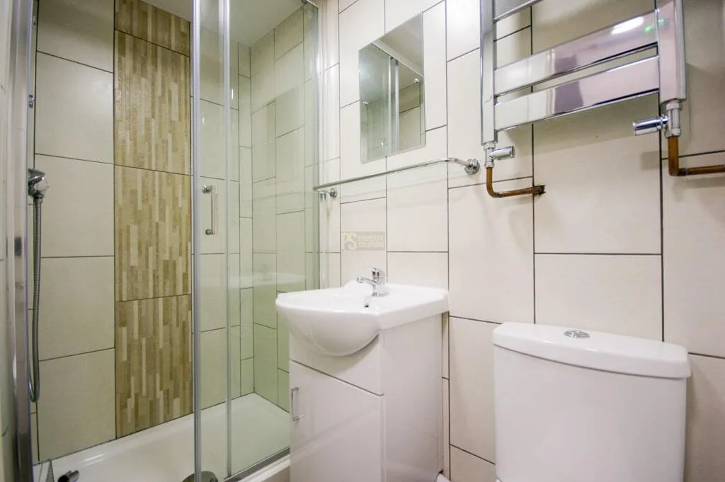 5 bedroom terraced house for rent