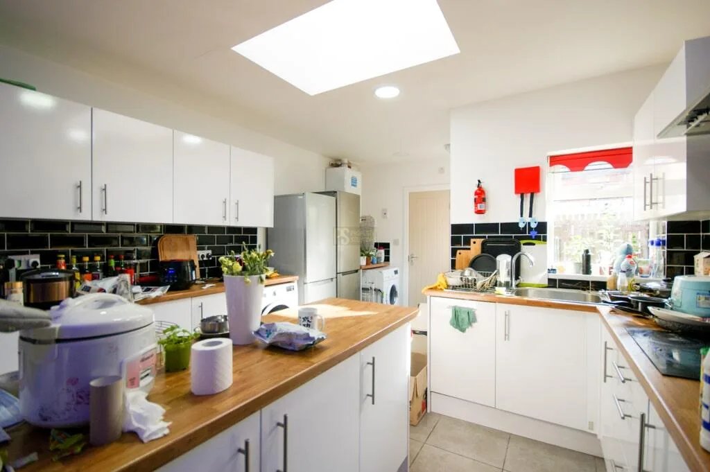 5 bedroom terraced house for rent