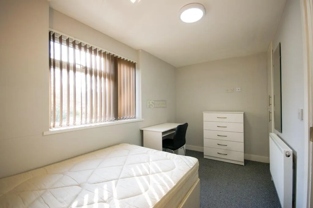 5 bedroom terraced house for rent