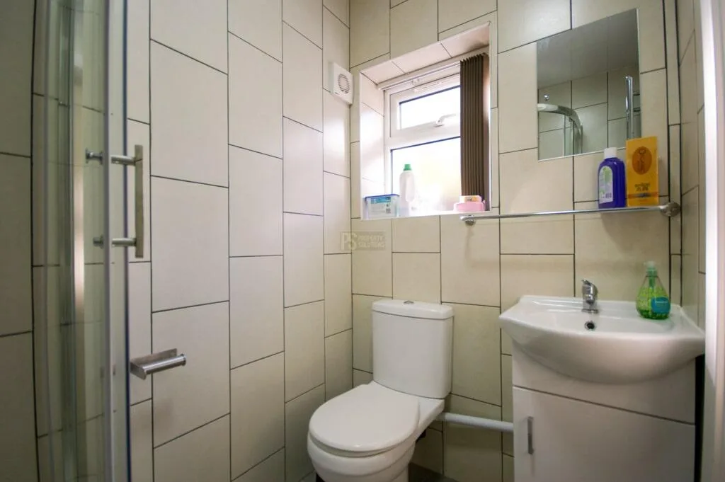 5 bedroom terraced house for rent