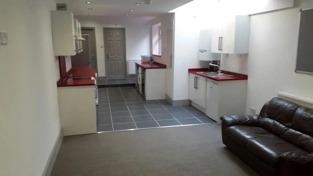 6 bedroom terraced house for rent